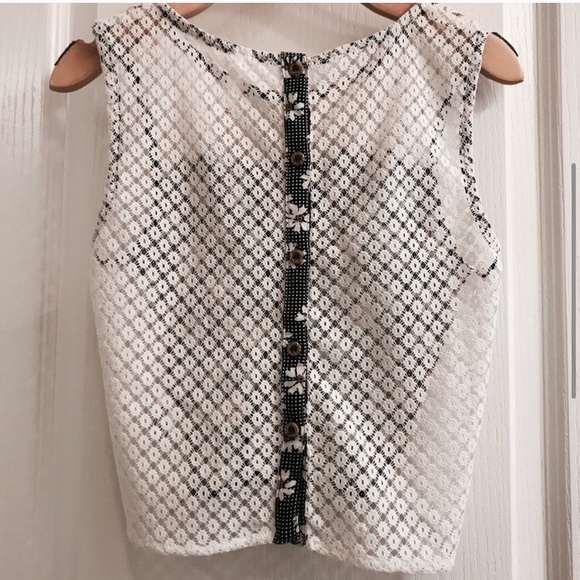 🌼Daisy & lace XS Crop Top🌼 - Picture 5 of 6